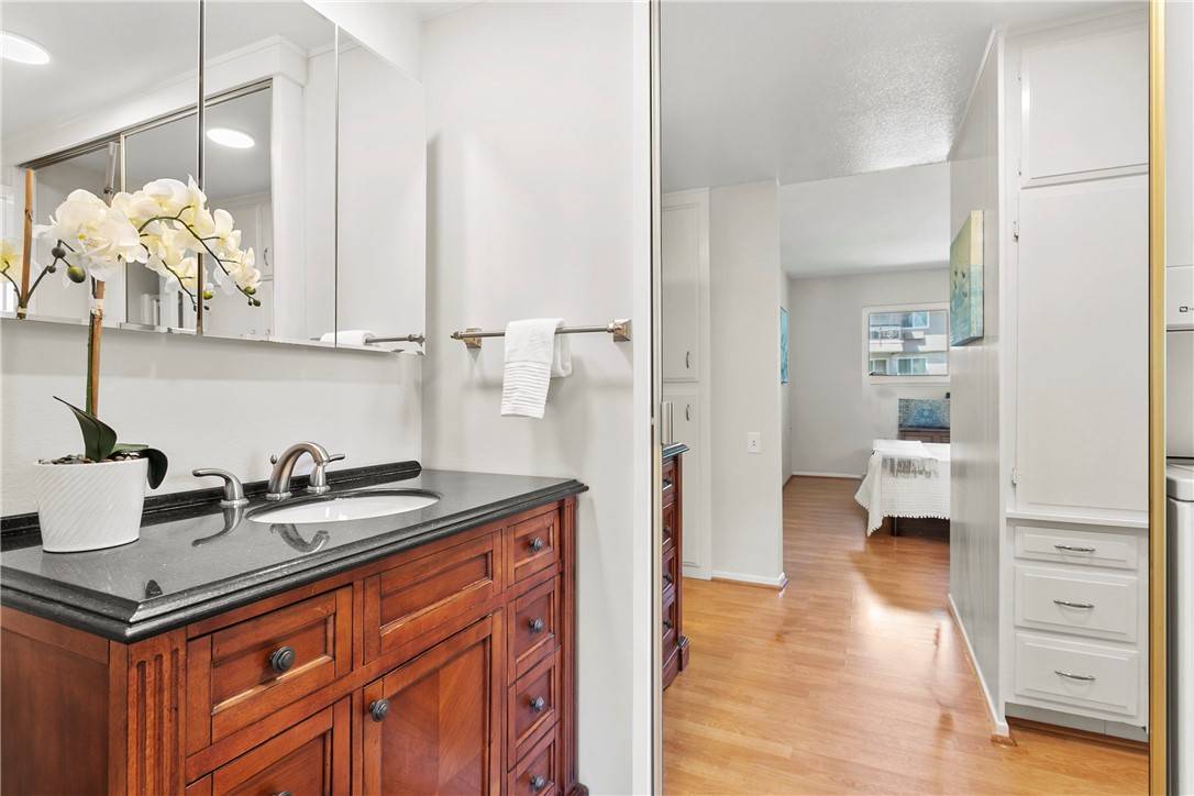 Laguna Woods, CA 92637,2275 Via Mariposa E #N