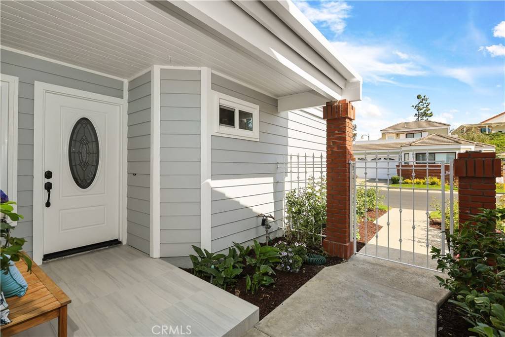 Mission Viejo, CA 92692,23245 Villena