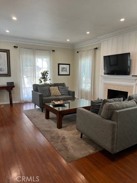 Los Angeles, CA 90035,1422 S Doheny DR