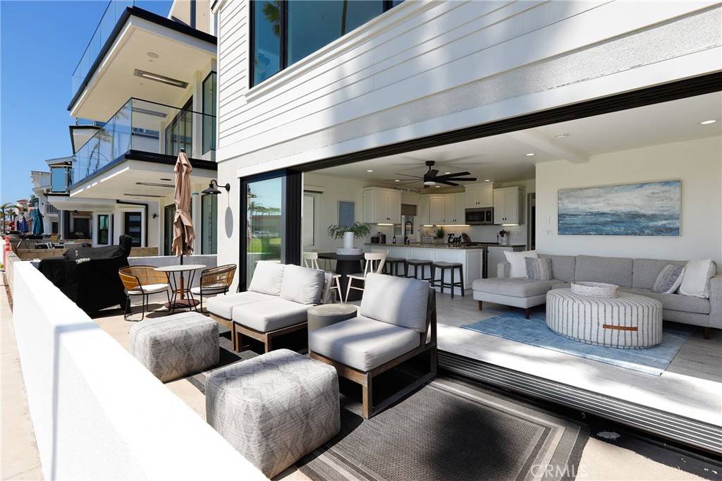 Newport Beach, CA 92661,916 E Oceanfront