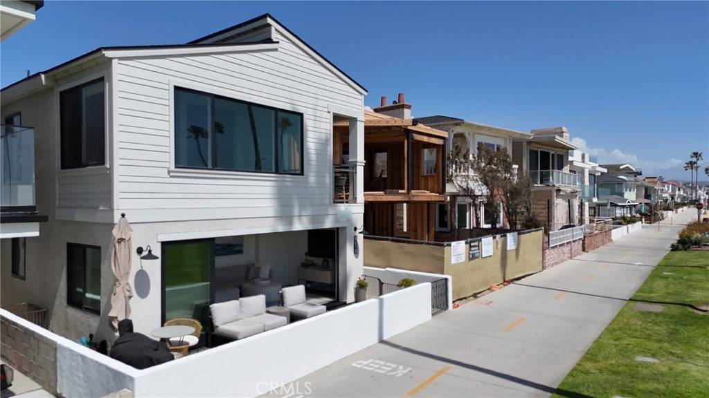 Newport Beach, CA 92661,916 E Oceanfront