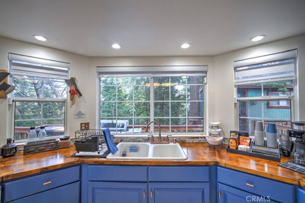 Twin Peaks, CA 92391,582 Rose LN