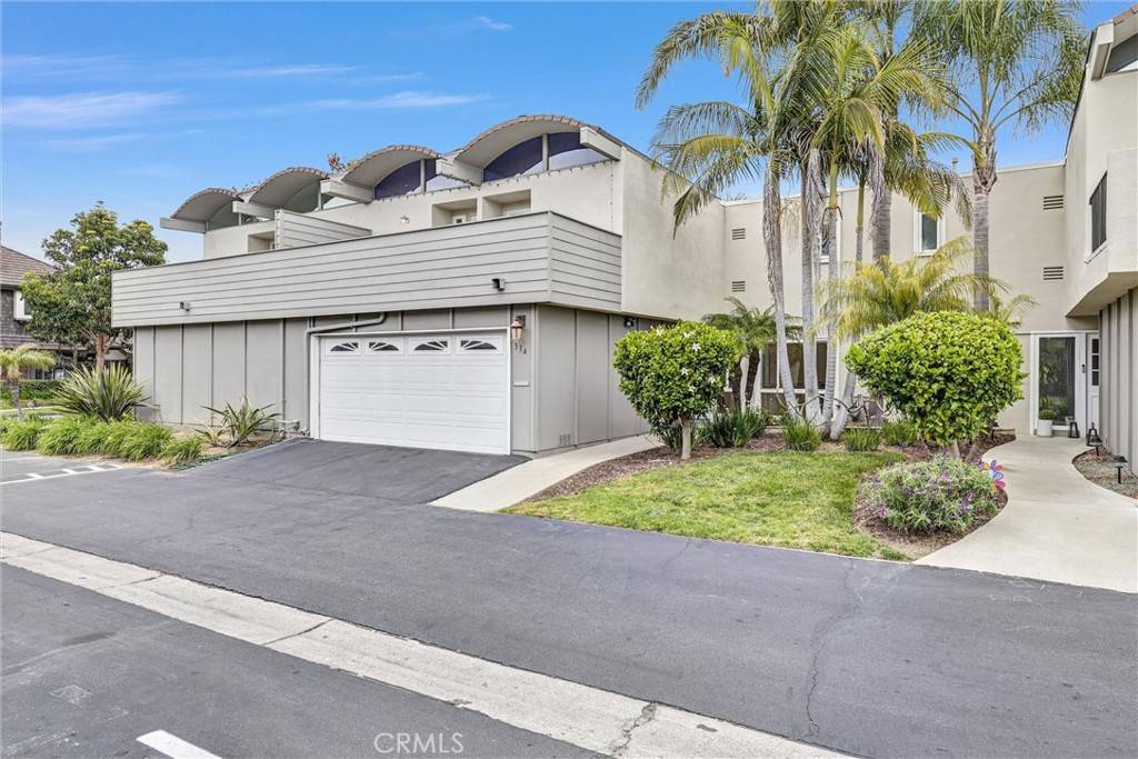 Costa Mesa, CA 92627,334 Tours LN