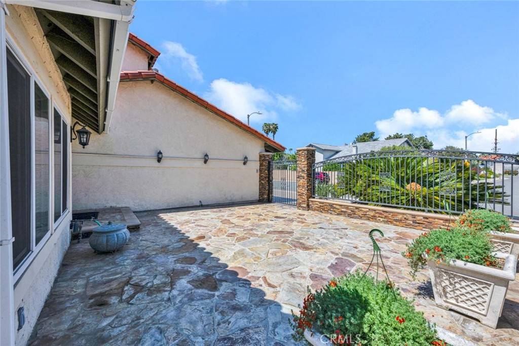 Costa Mesa, CA 92626,1033 Damascus CIR