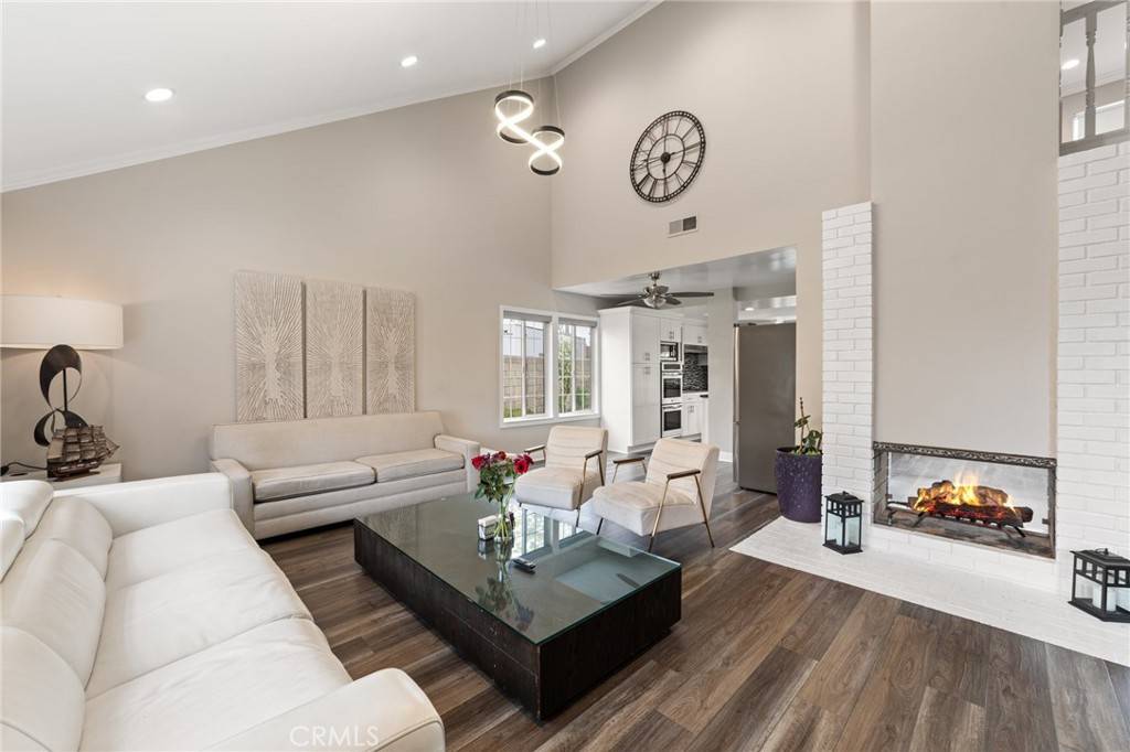 Huntington Beach, CA 92646,9961 Kings Canyon DR