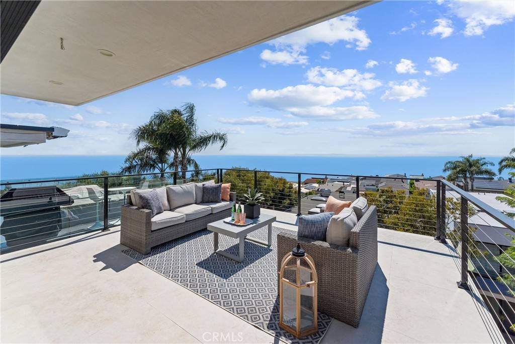 Laguna Beach, CA 92651,869 Santa Ana ST