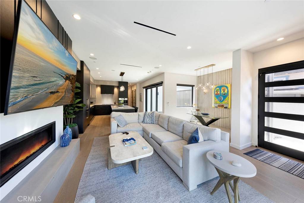 Huntington Beach, CA 92648,506 7th ST