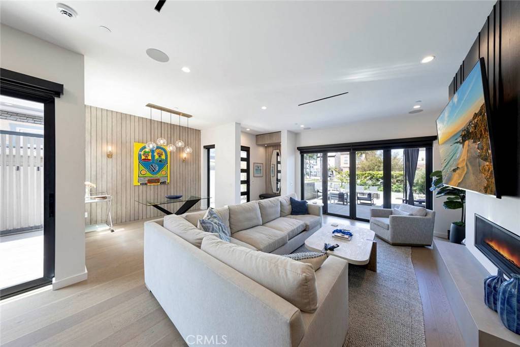 Huntington Beach, CA 92648,506 7th ST