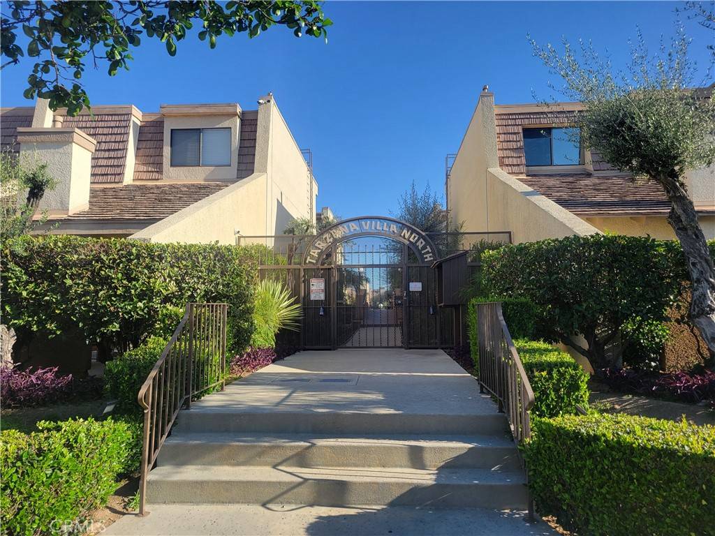 Tarzana, CA 91356,18405 #C Collins ST #C