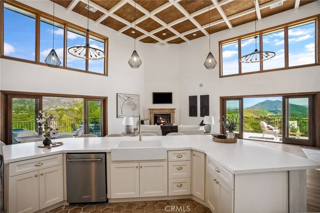 Fallbrook, CA 92028,4385 Rainbow Vista DR