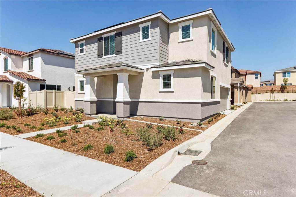 Redlands, CA 92374,2112 Bergamot ST