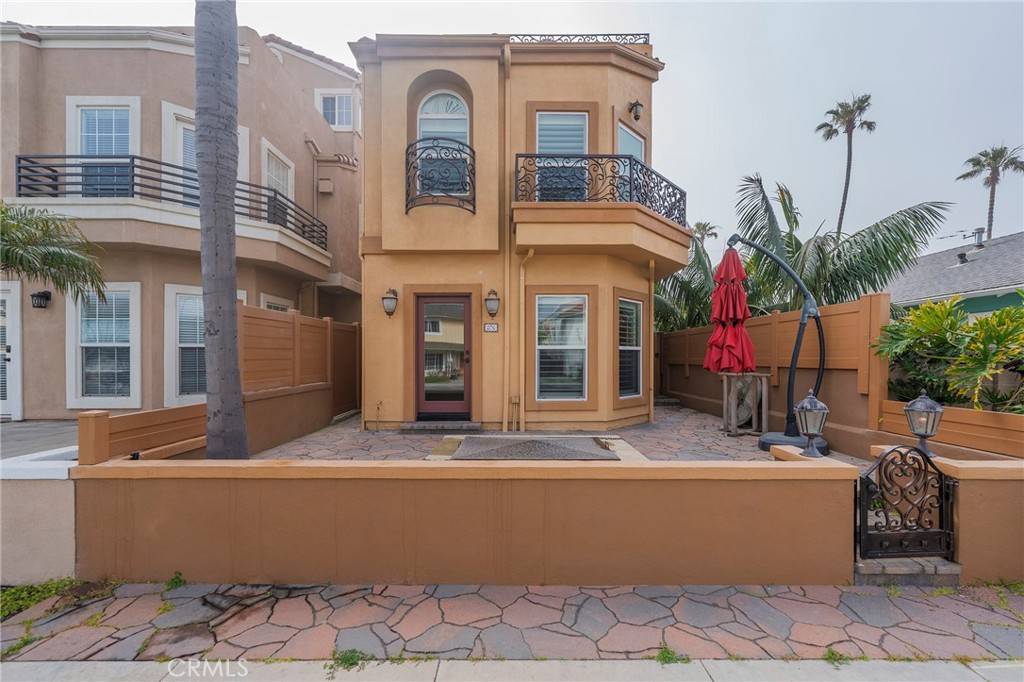 Huntington Beach, CA 92648,206 16th ST