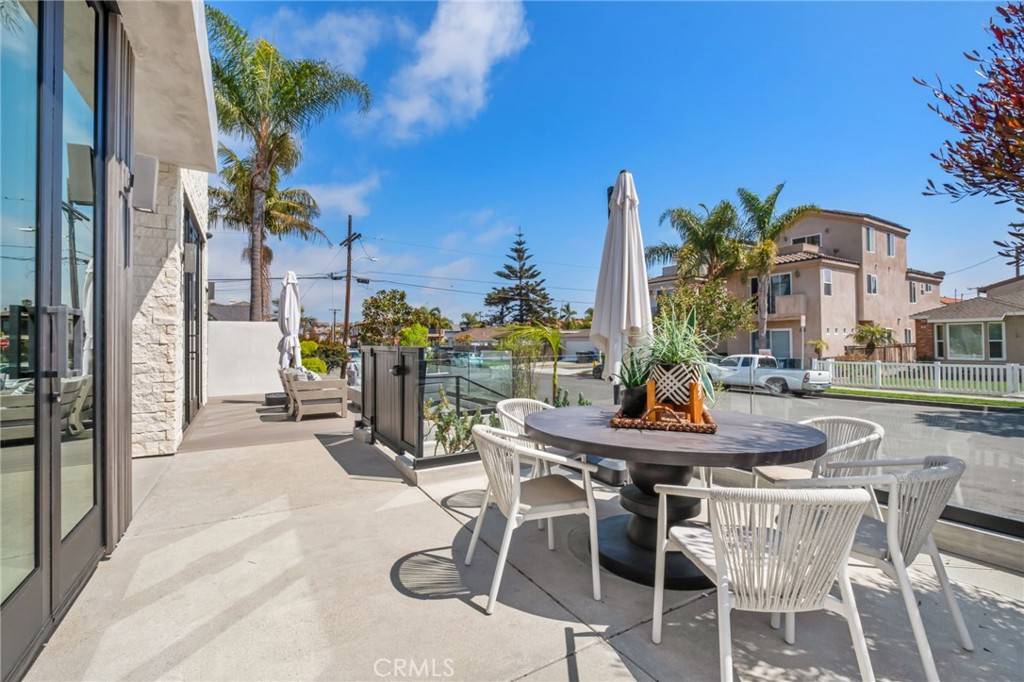 Huntington Beach, CA 92648,215 Lincoln AVE