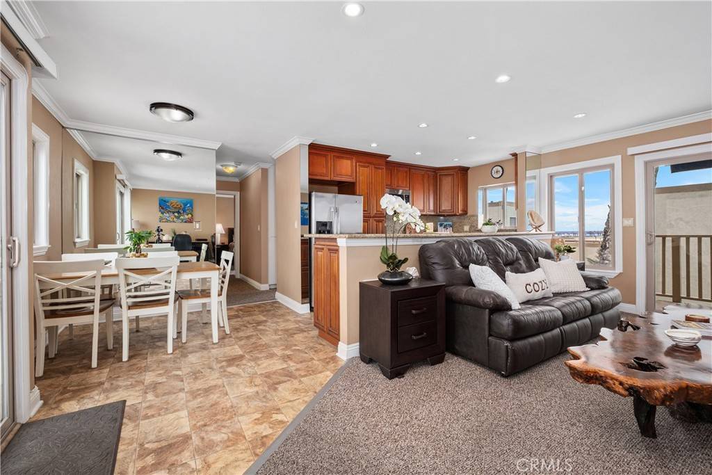 Huntington Beach, CA 92648,711 Pacific Coast #325