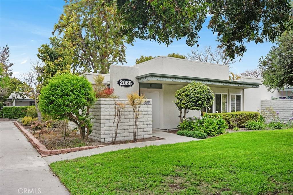 Laguna Woods, CA 92637,2066 Via Mariposa #H