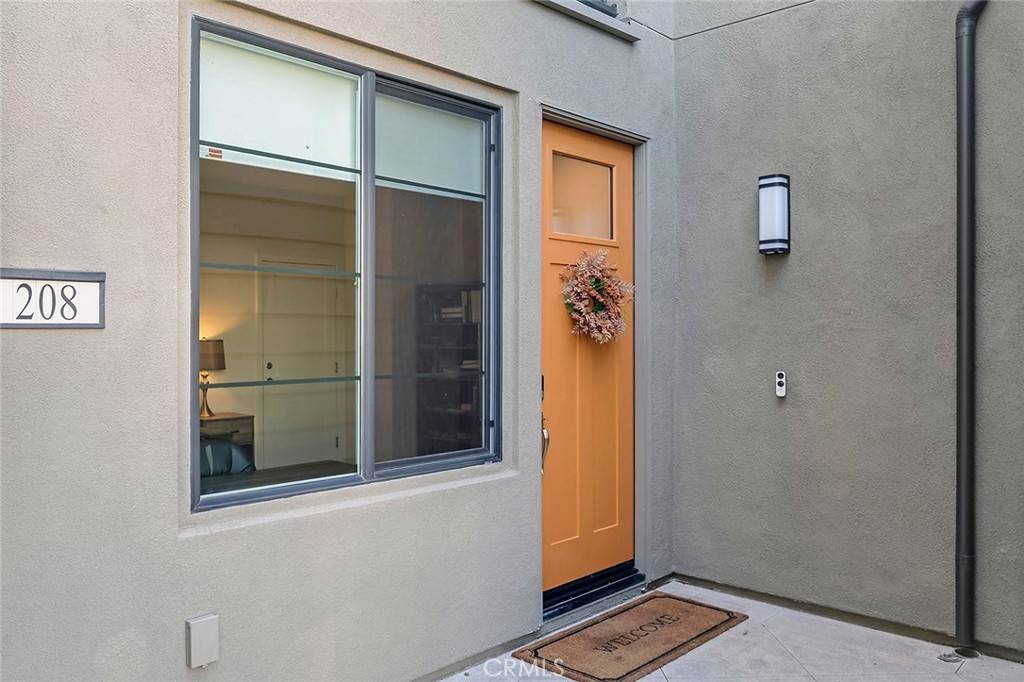 Irvine, CA 92618,208 Novel