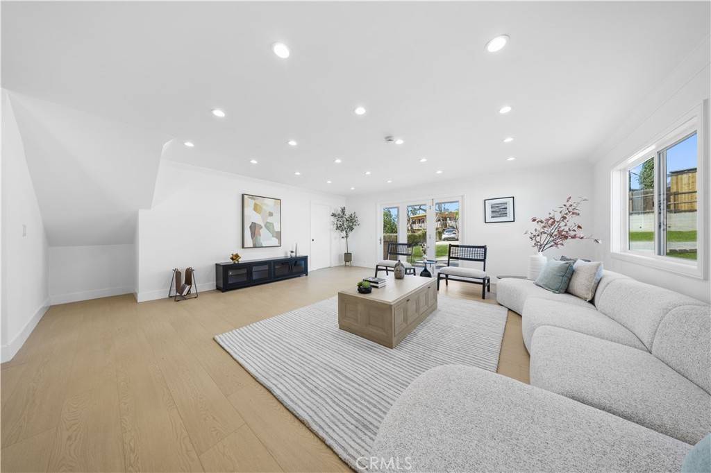 Sunland, CA 91040,10321 Mcbroom ST