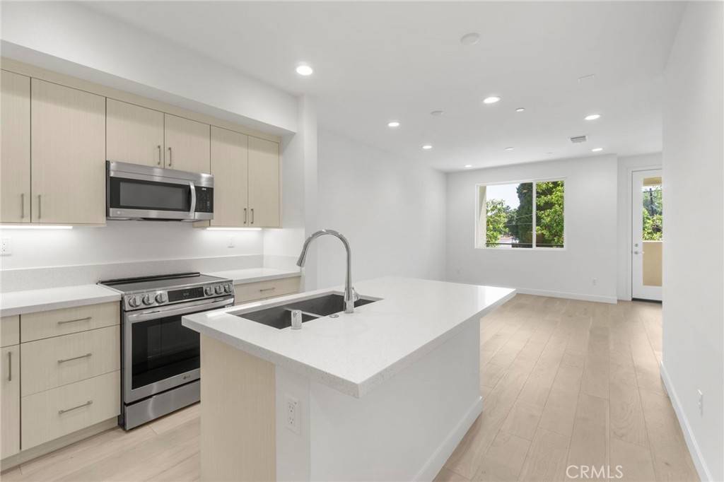 Long Beach, CA 90805,22 E Sunset ST