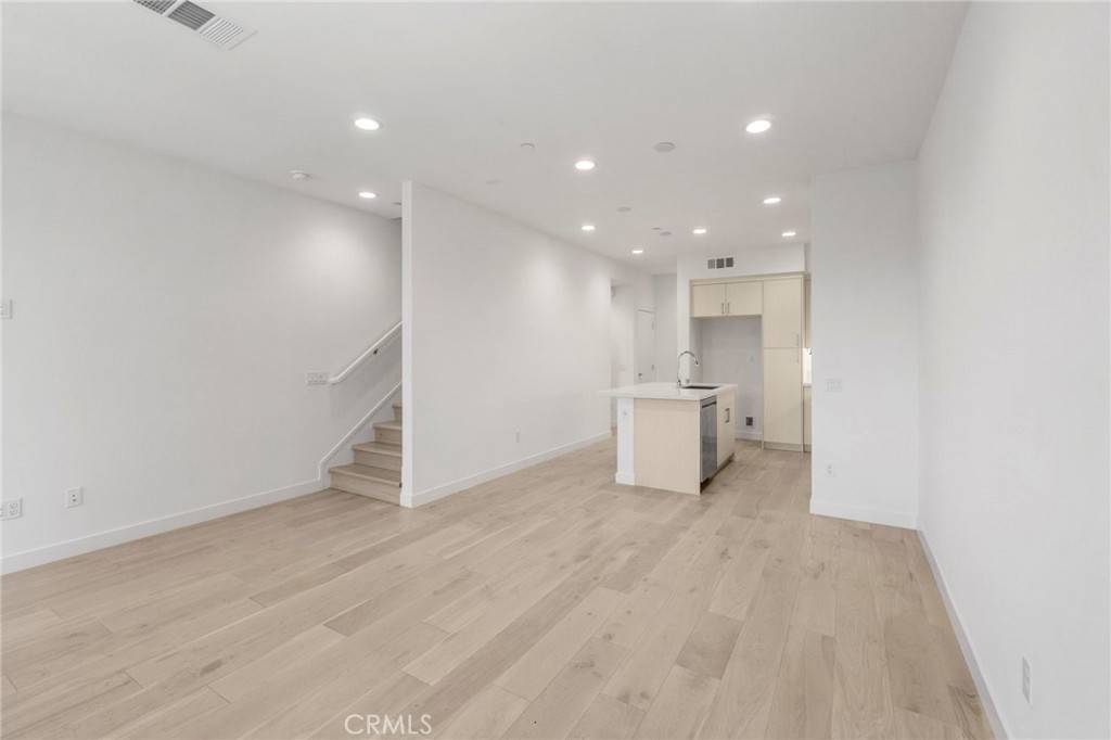 Long Beach, CA 90805,22 E Sunset ST