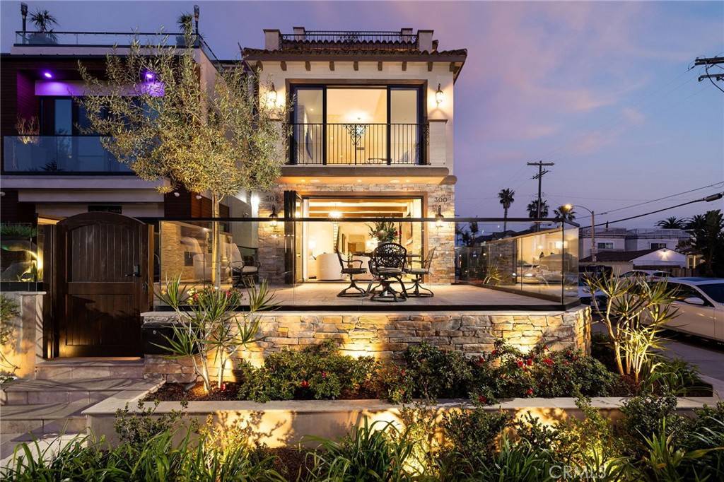 Huntington Beach, CA 92648,302 3rd ST