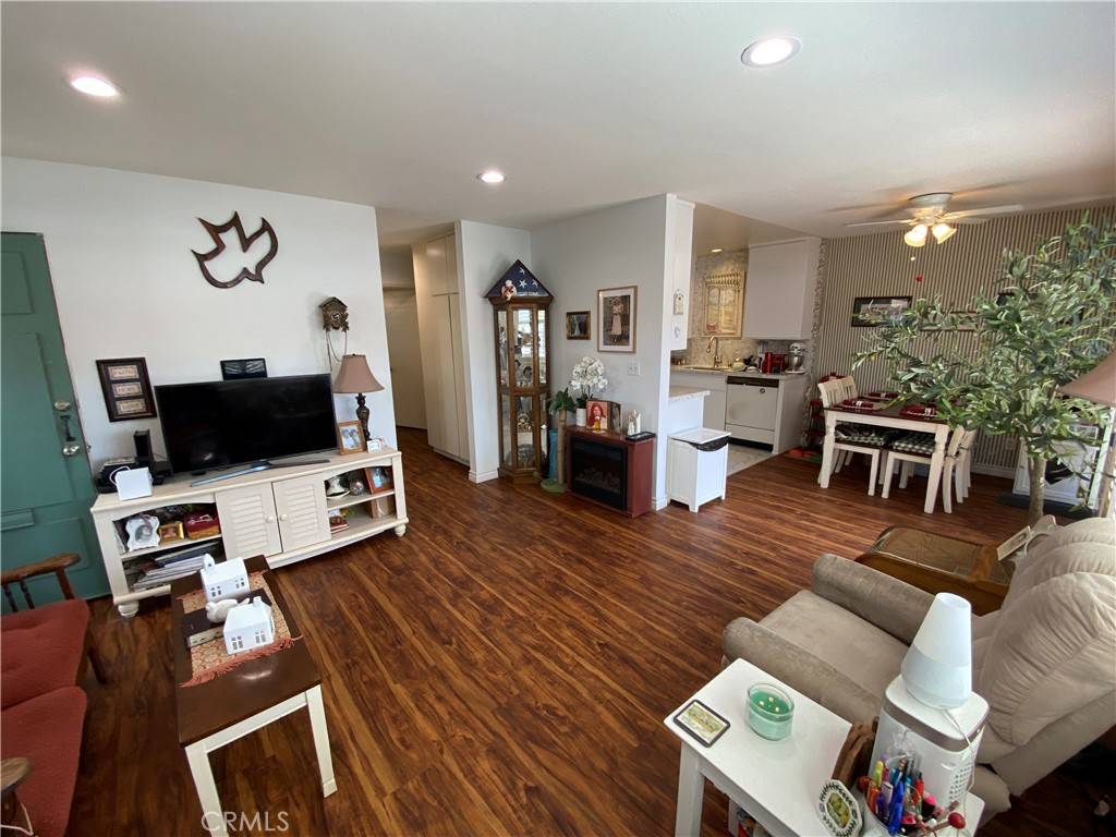 Stanton, CA 90680,11214 Hood WAY