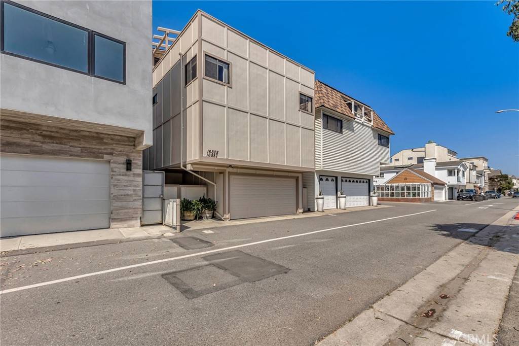 Sunset Beach, CA 90742,16887 S Pacific AVE