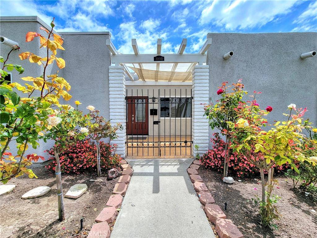 Laguna Woods, CA 92637,2004 Via Mariposa W. #B