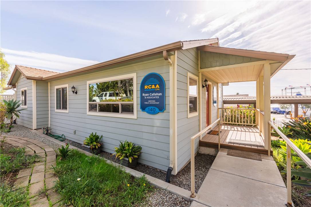 Fallbrook, CA 92028,140 W Hawthorne ST