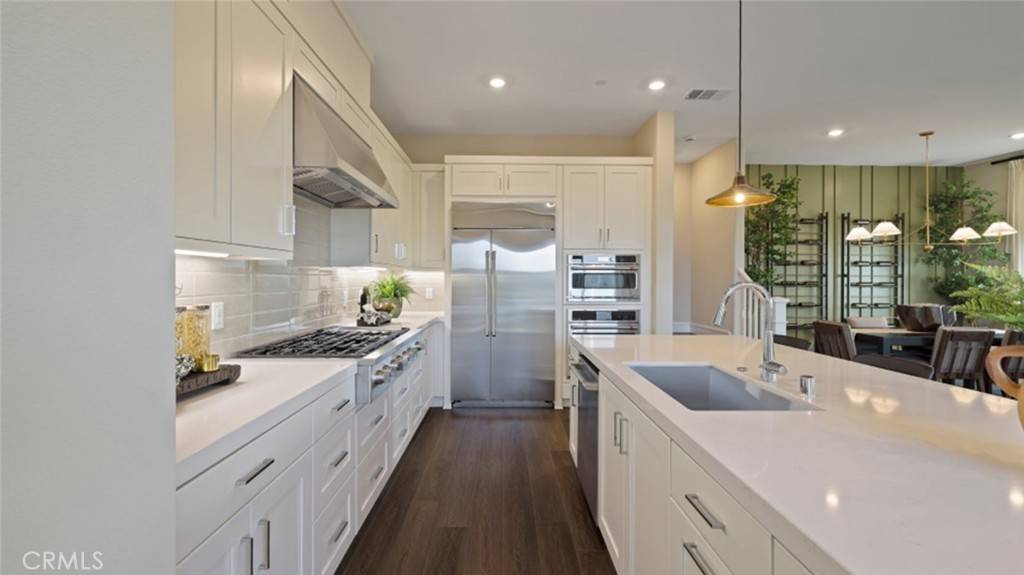 Irvine, CA 92618,425 Junco