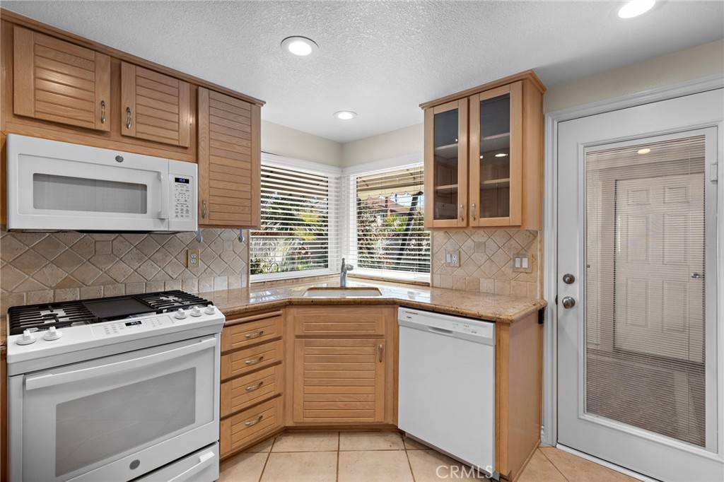 Irvine, CA 92620,28 Lanciano