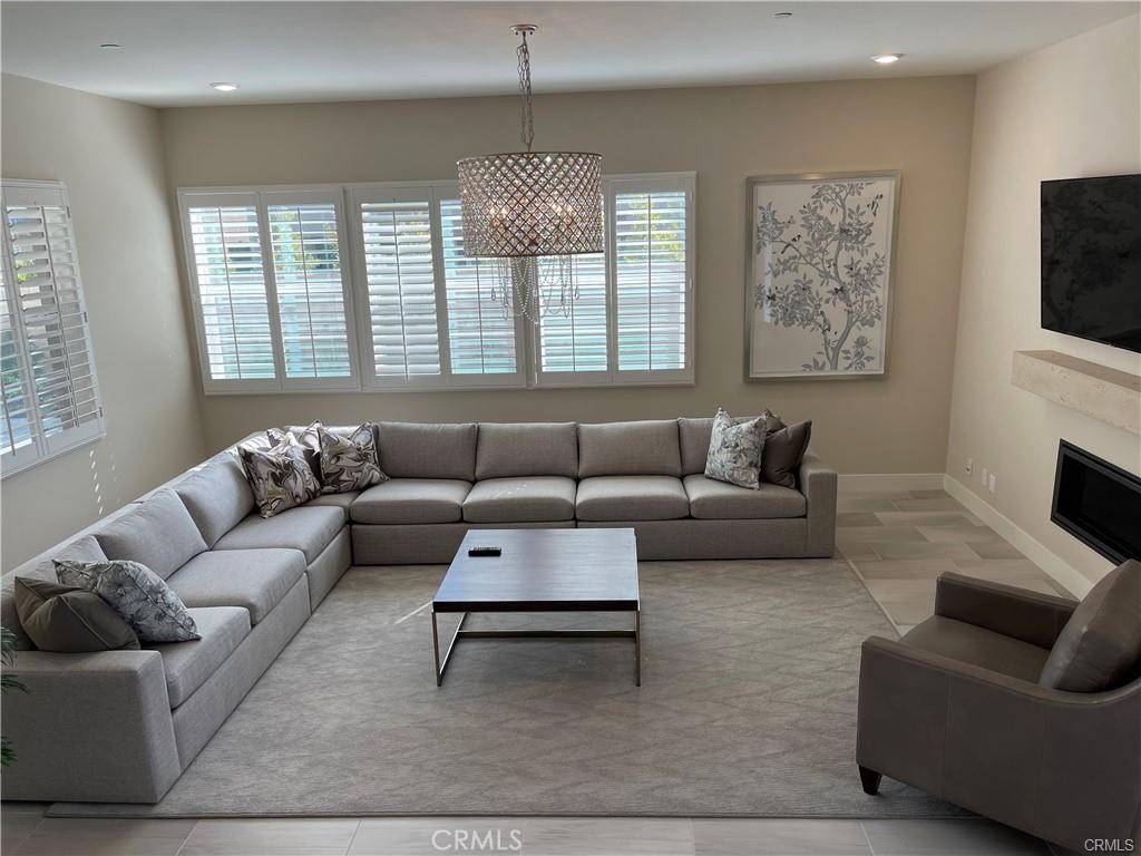 127 Swift Irvine, CA 92618