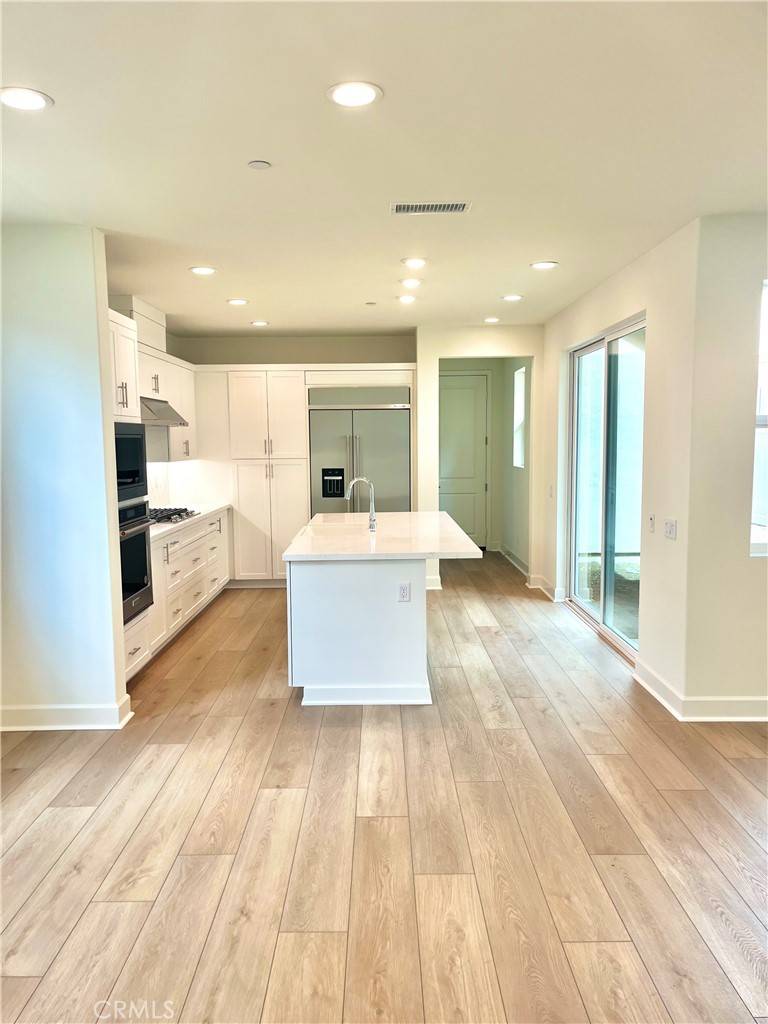 Ventura, CA 93004,10895 Carlos ST