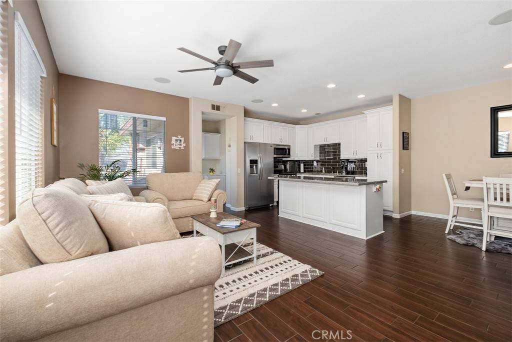 Aliso Viejo, CA 92656,4 Mosaic
