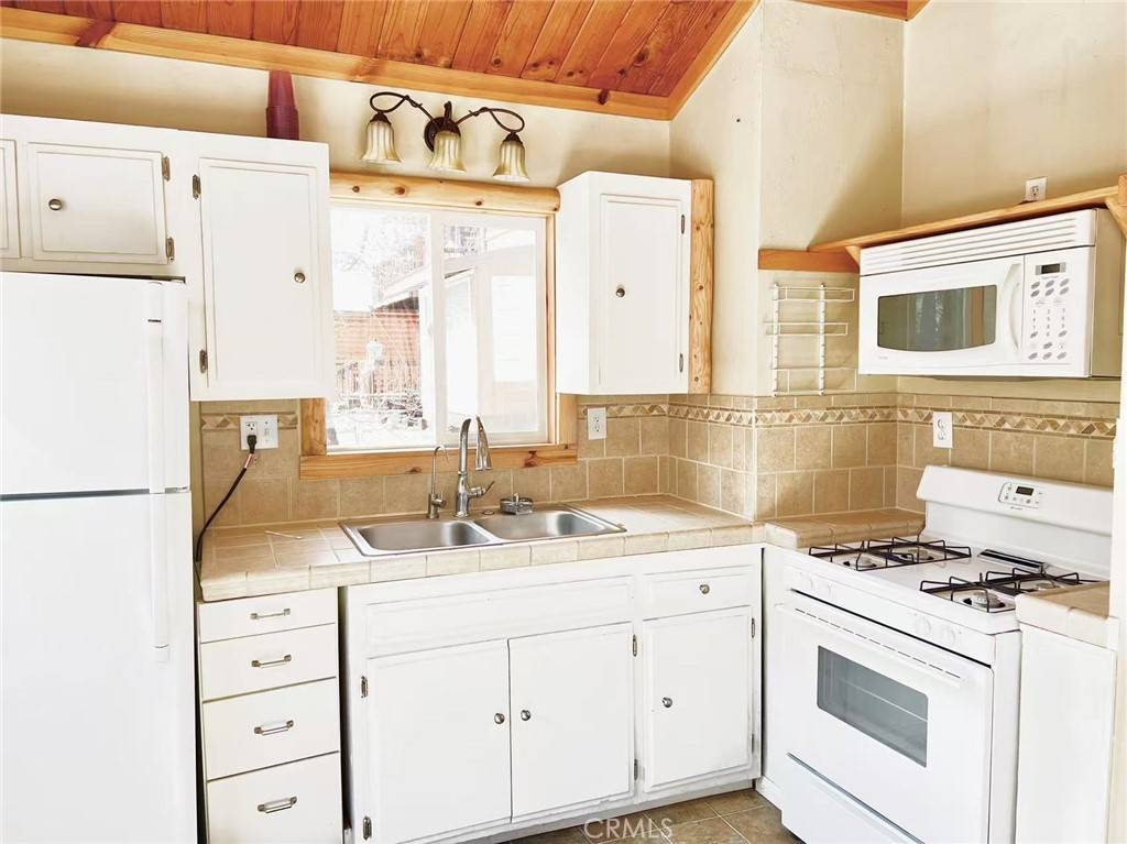 Sugarloaf, CA 92386,464 Los Angeles