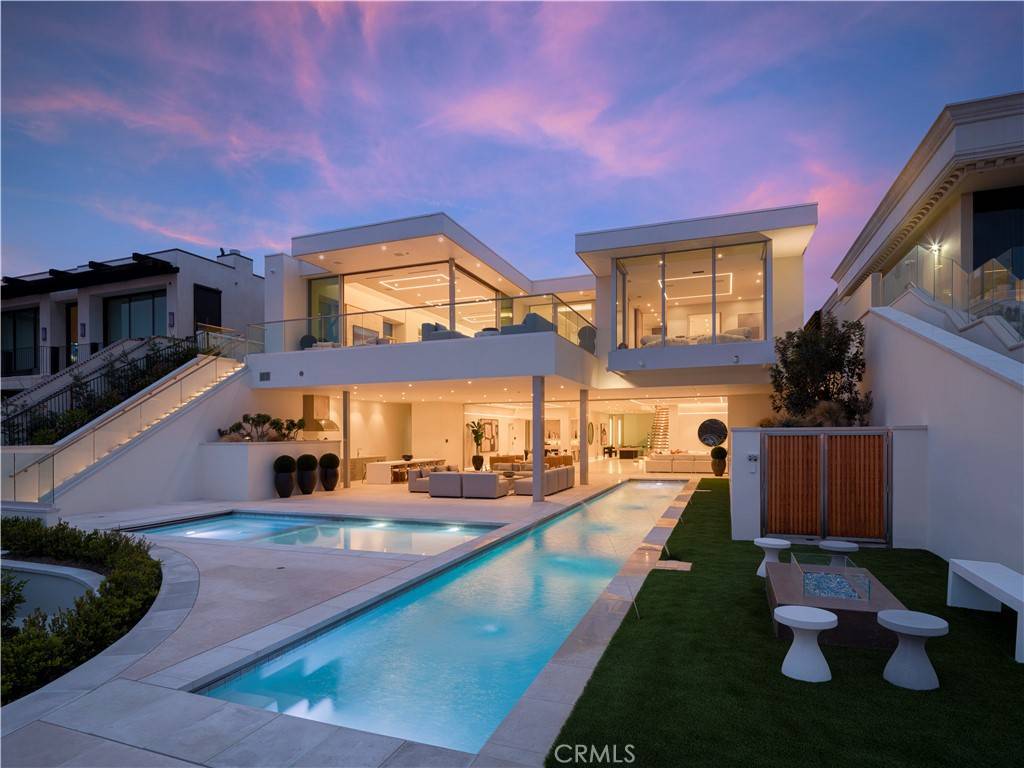 Corona Del Mar, CA 92625,1119 Dolphin