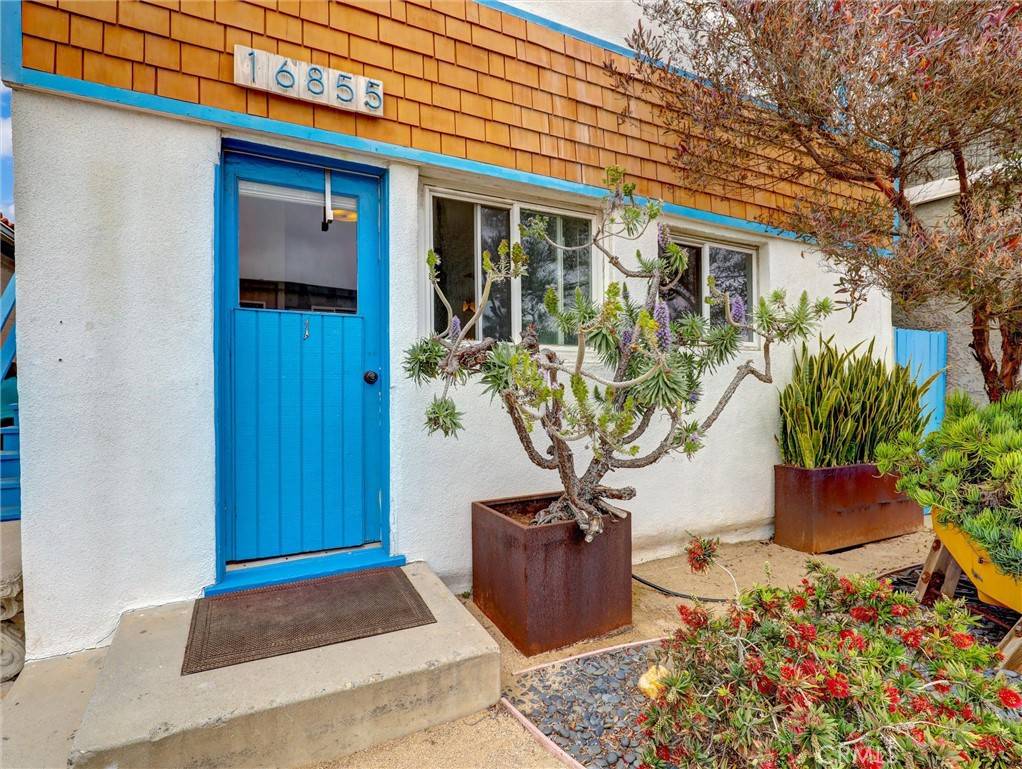 Sunset Beach, CA 90742,16855 12th ST