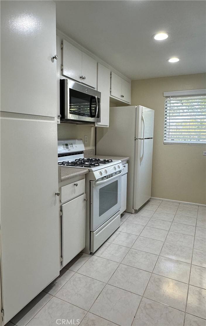 Irvine, CA 92614,122 Clearbrook