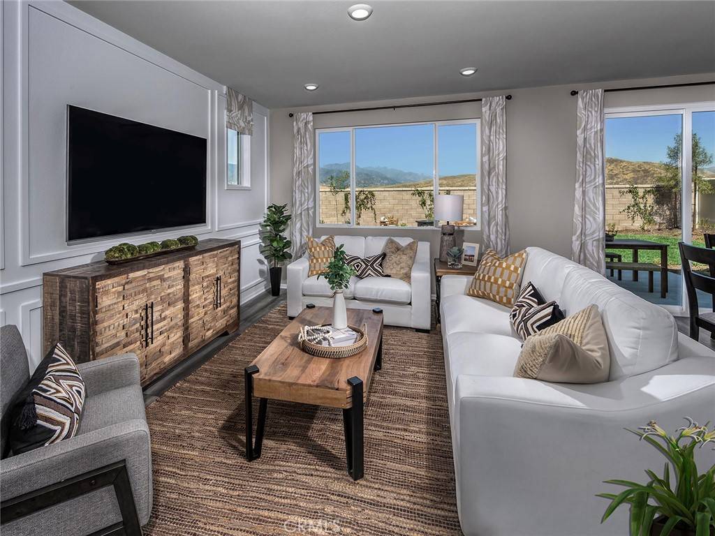 Redlands, CA 92374,2070 Mandarin LN