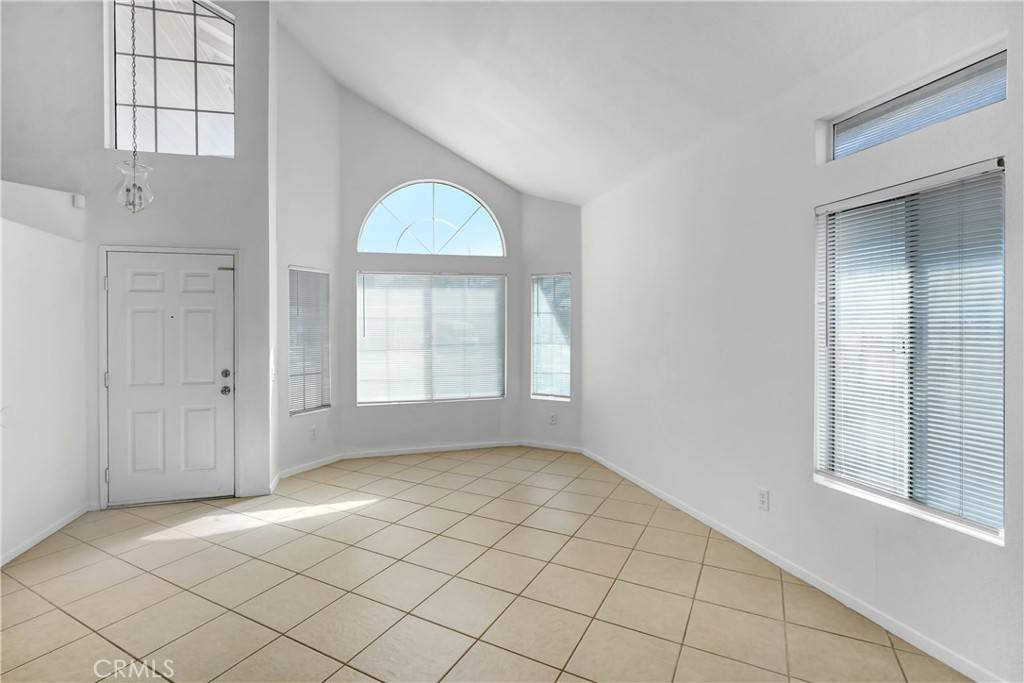 Murrieta, CA 92562,39925 Falcon WAY
