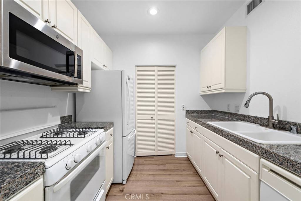 Irvine, CA 92612,3131 Watermarke PL