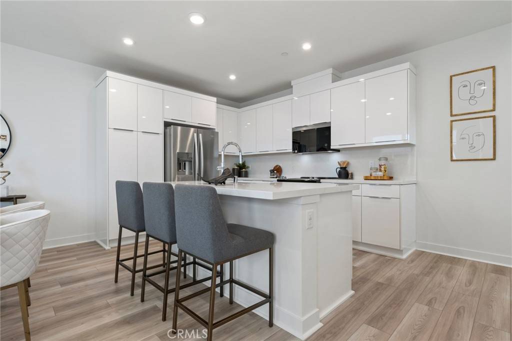 Santa Ana, CA 92705,621 S Lyon ST