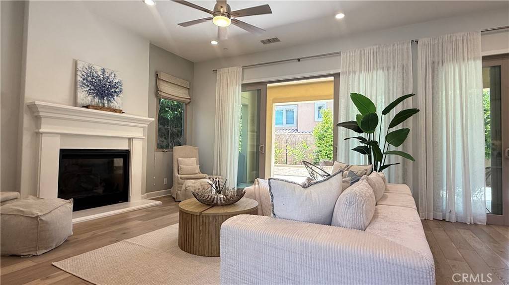 Irvine, CA 92602,72 English Saddle