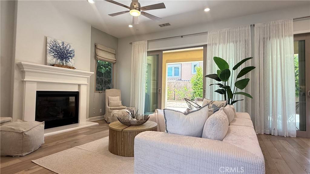 Irvine, CA 92602,72 English Saddle
