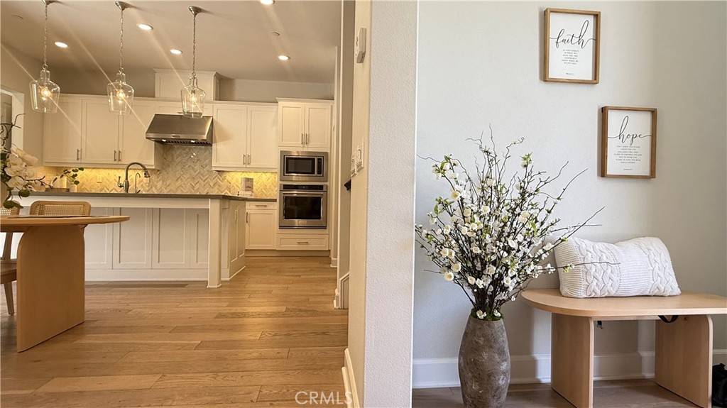 Irvine, CA 92602,72 English Saddle