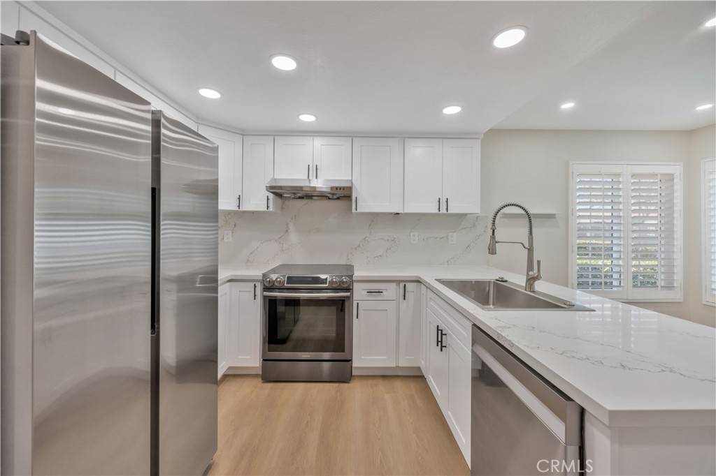 Irvine, CA 92620,60 Christamon S #43
