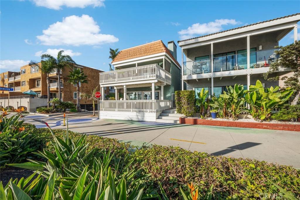Newport Beach, CA 92661,700 E Oceanfront