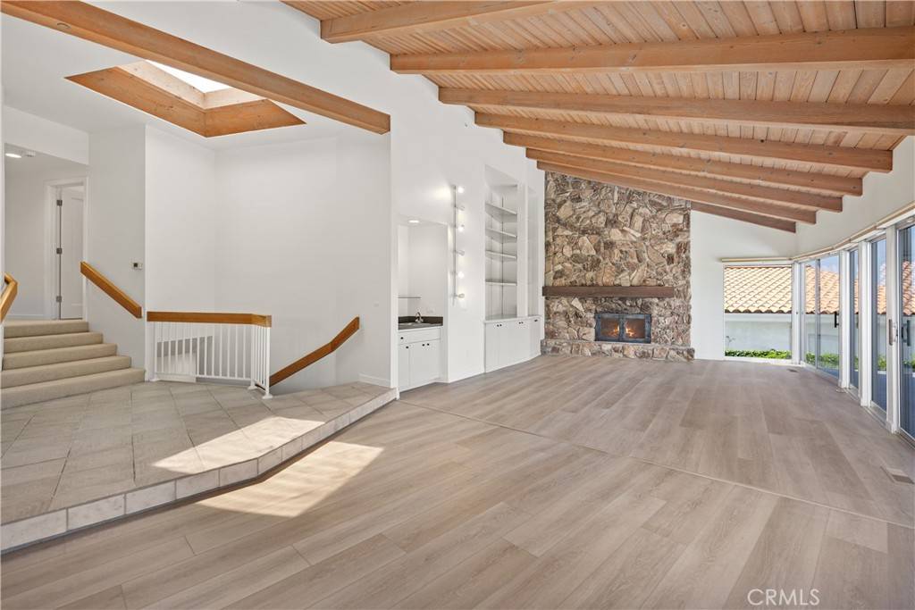 San Clemente, CA 92672,504 Avenida La Costa