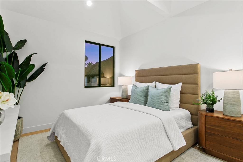 Newport Beach, CA 92663,131 46th ST