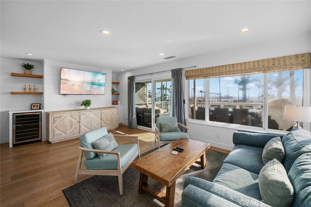 Newport Beach, CA 92661,700 E Oceanfront