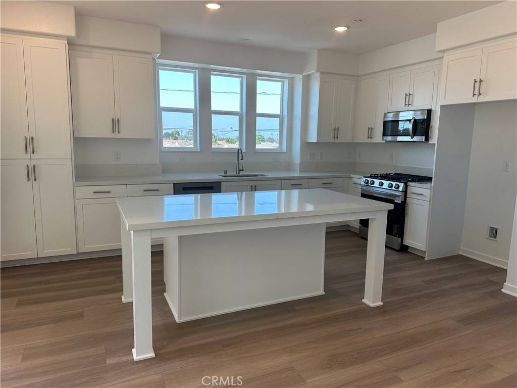 Compton, CA 90220,1780 W Sycamore DR